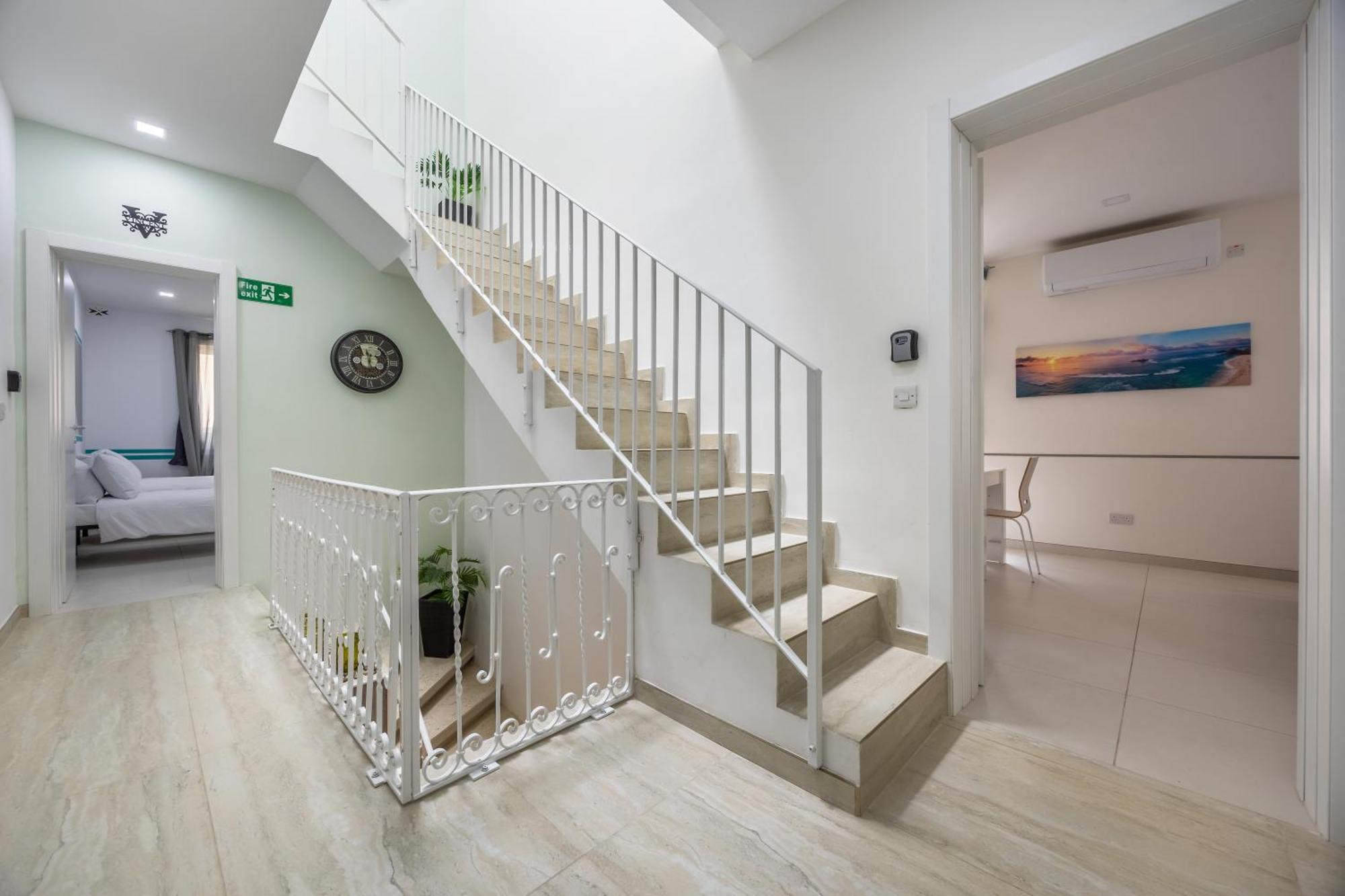 Elegant & Modern House By Sf Homes - Close To The Three Cities And The Airport Dom wakacyjny