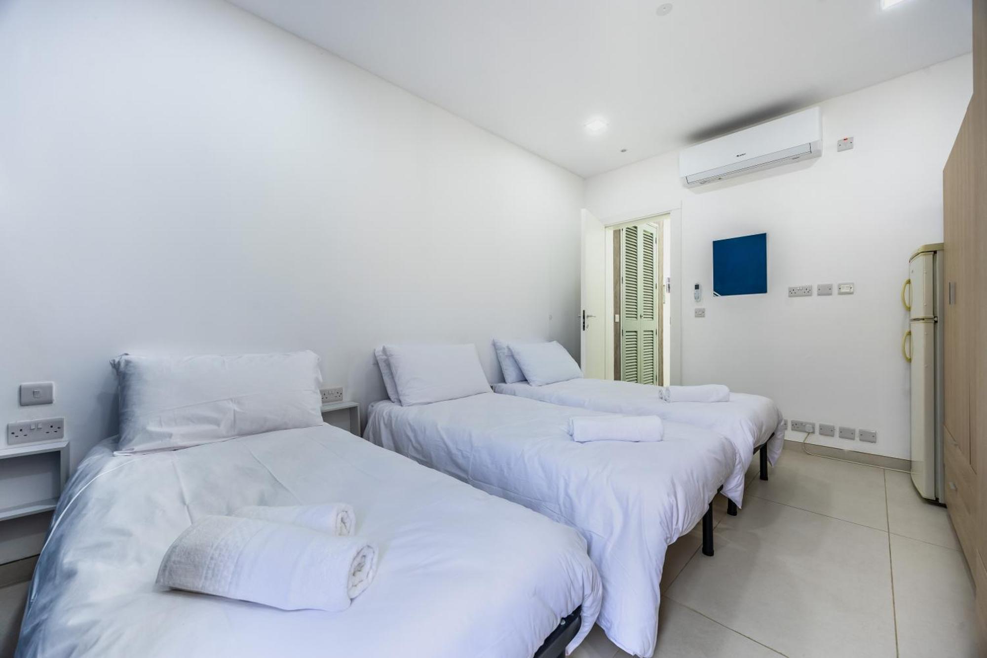 Dom wakacyjny Elegant & Modern House By Sf Homes - Close To The Three Cities And The Airport Tarxien