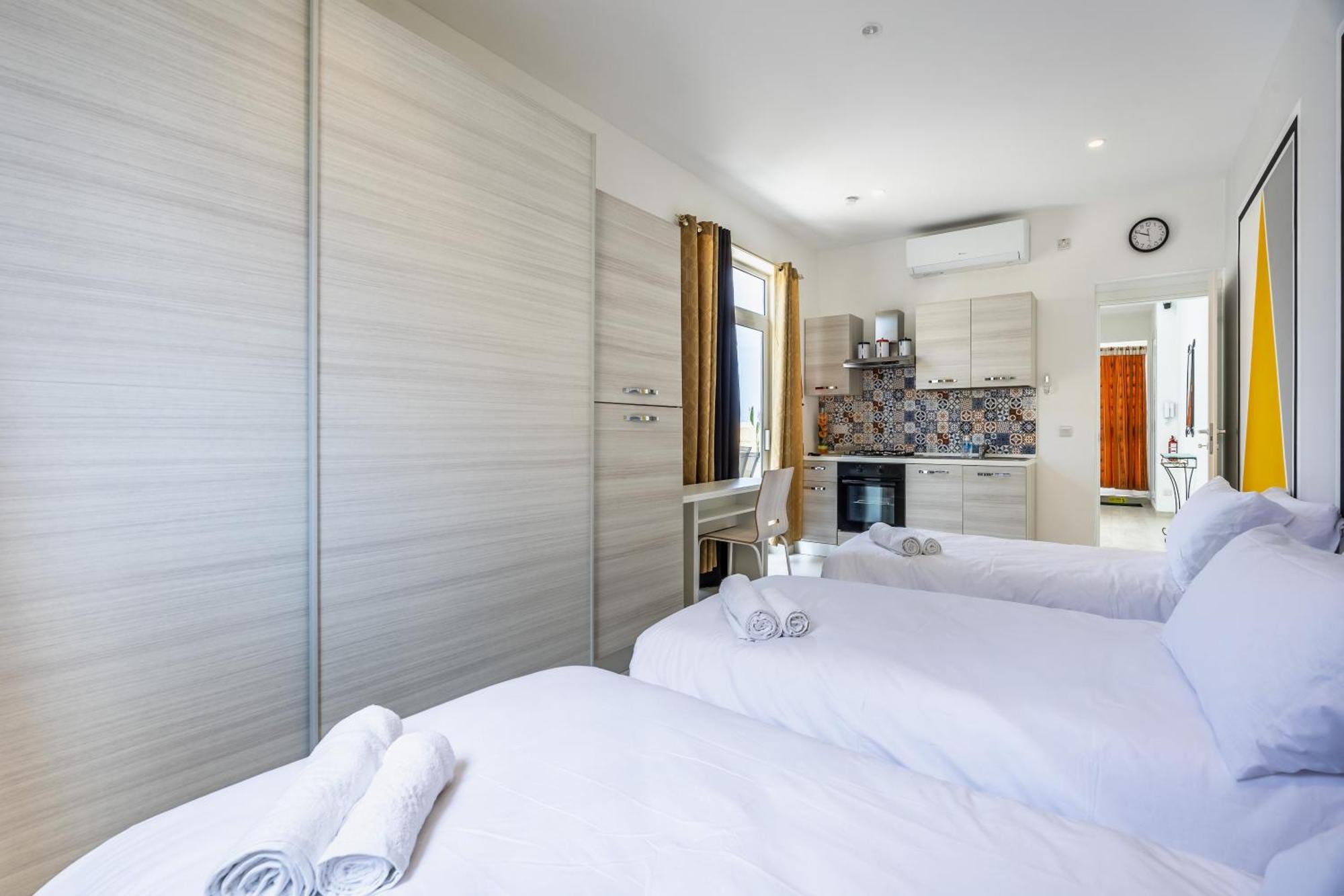 Elegant & Modern House By Sf Homes - Close To The Three Cities And The Airport